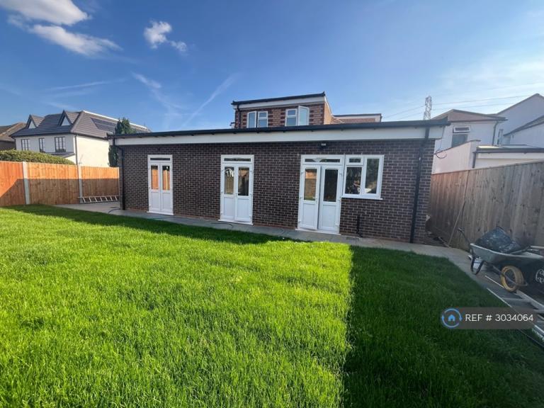 Room Talbot Road in Borough of Spelthorne
