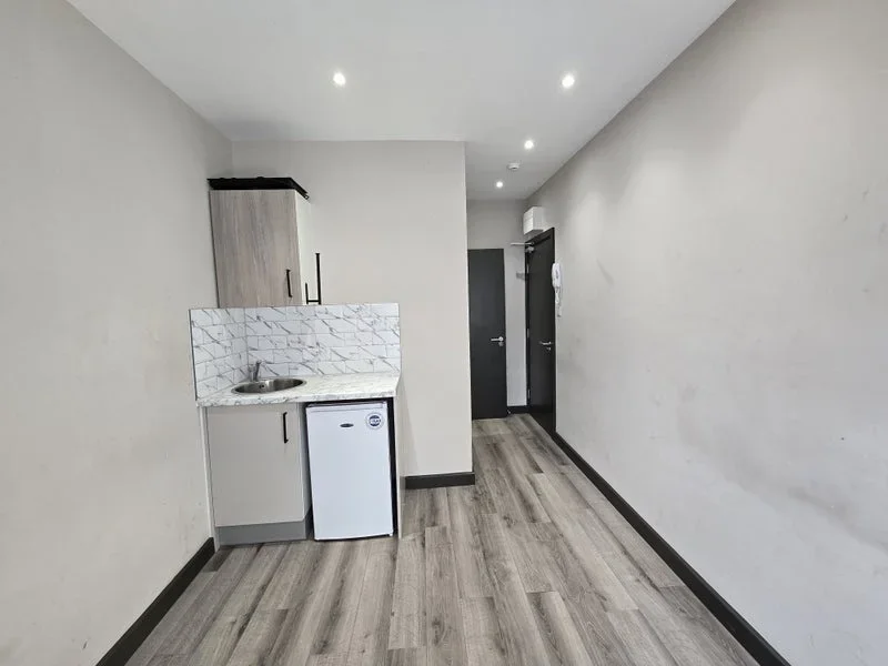 Flat Byron Road in Greater London