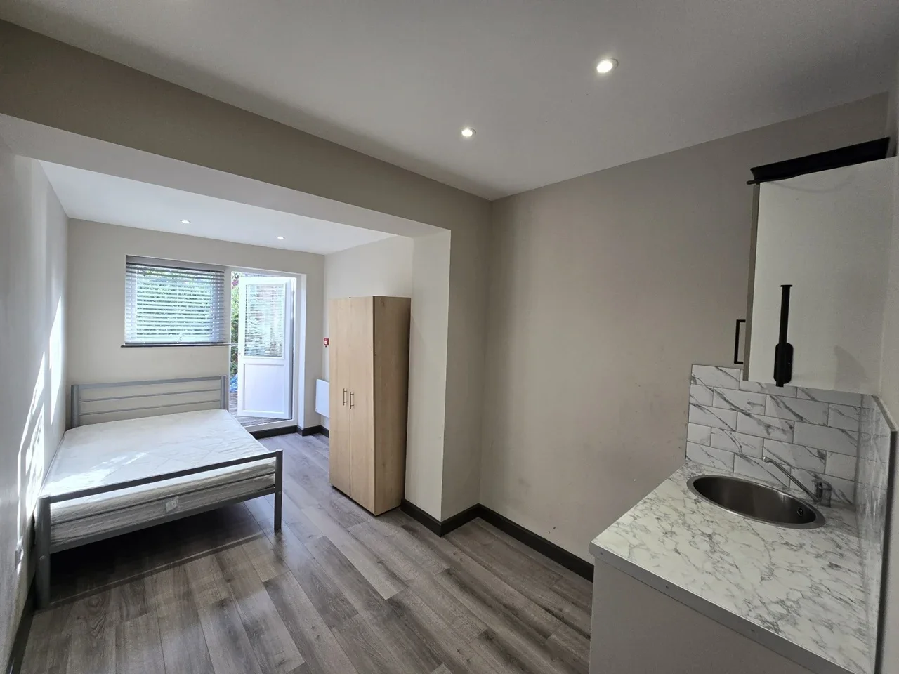 Flat Byron Road in Greater London