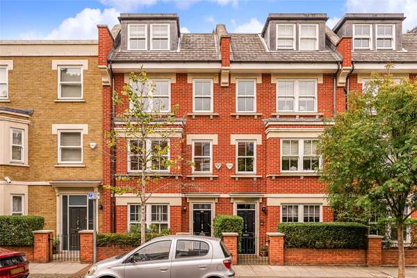 House Rosenau Road in Greater London