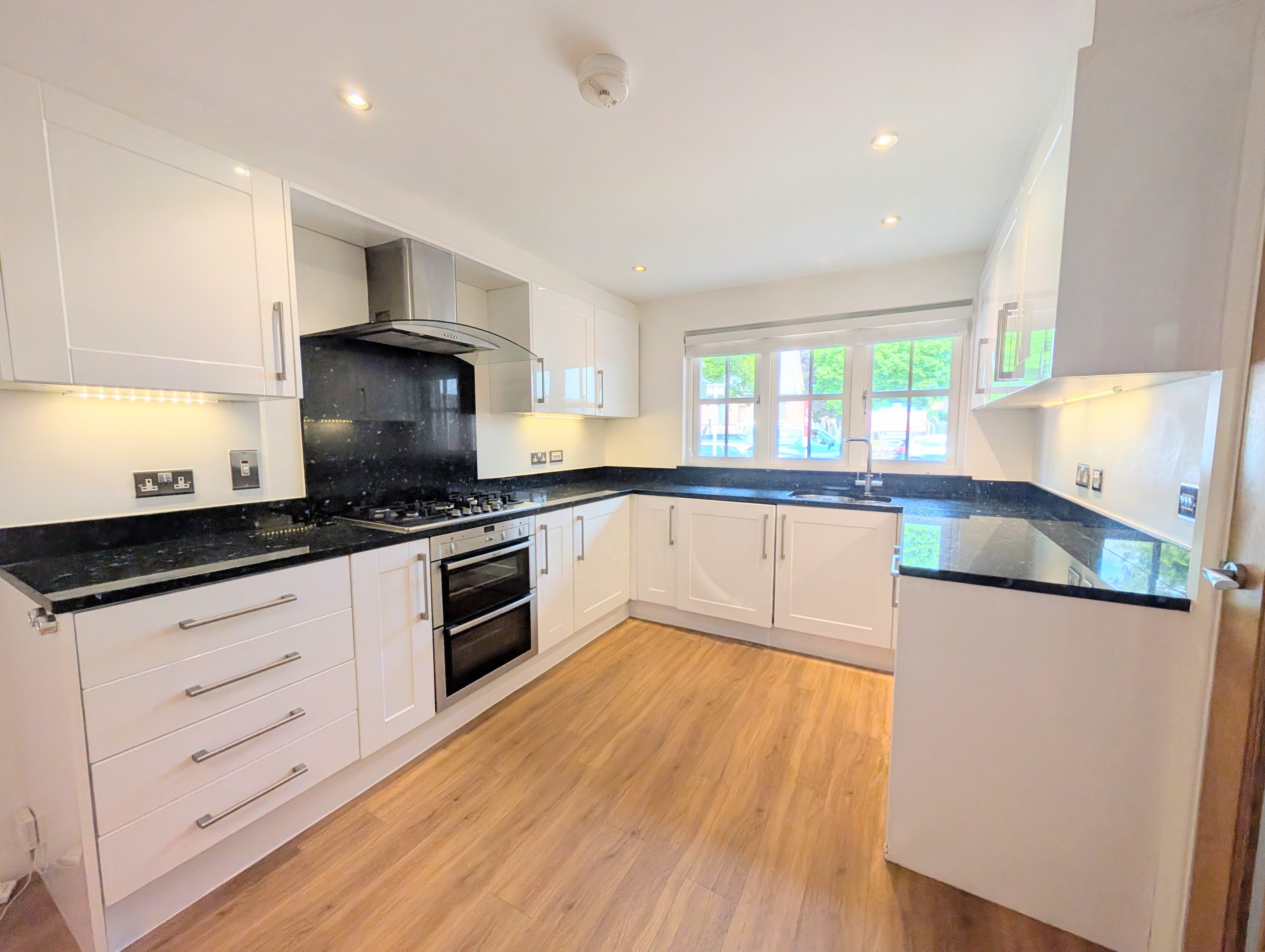 Flat Neston Road in Willaston
