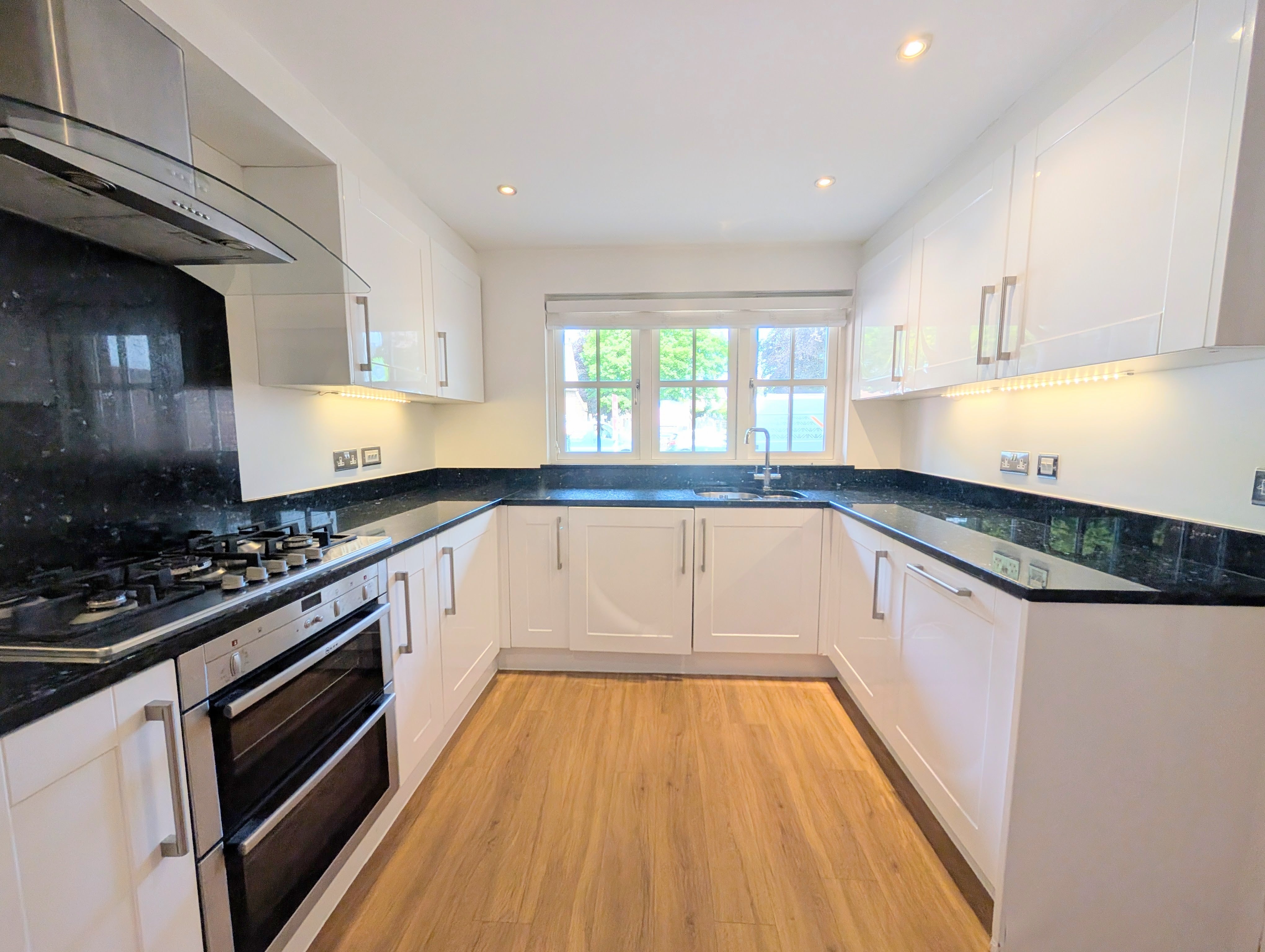 Flat Neston Road in Willaston