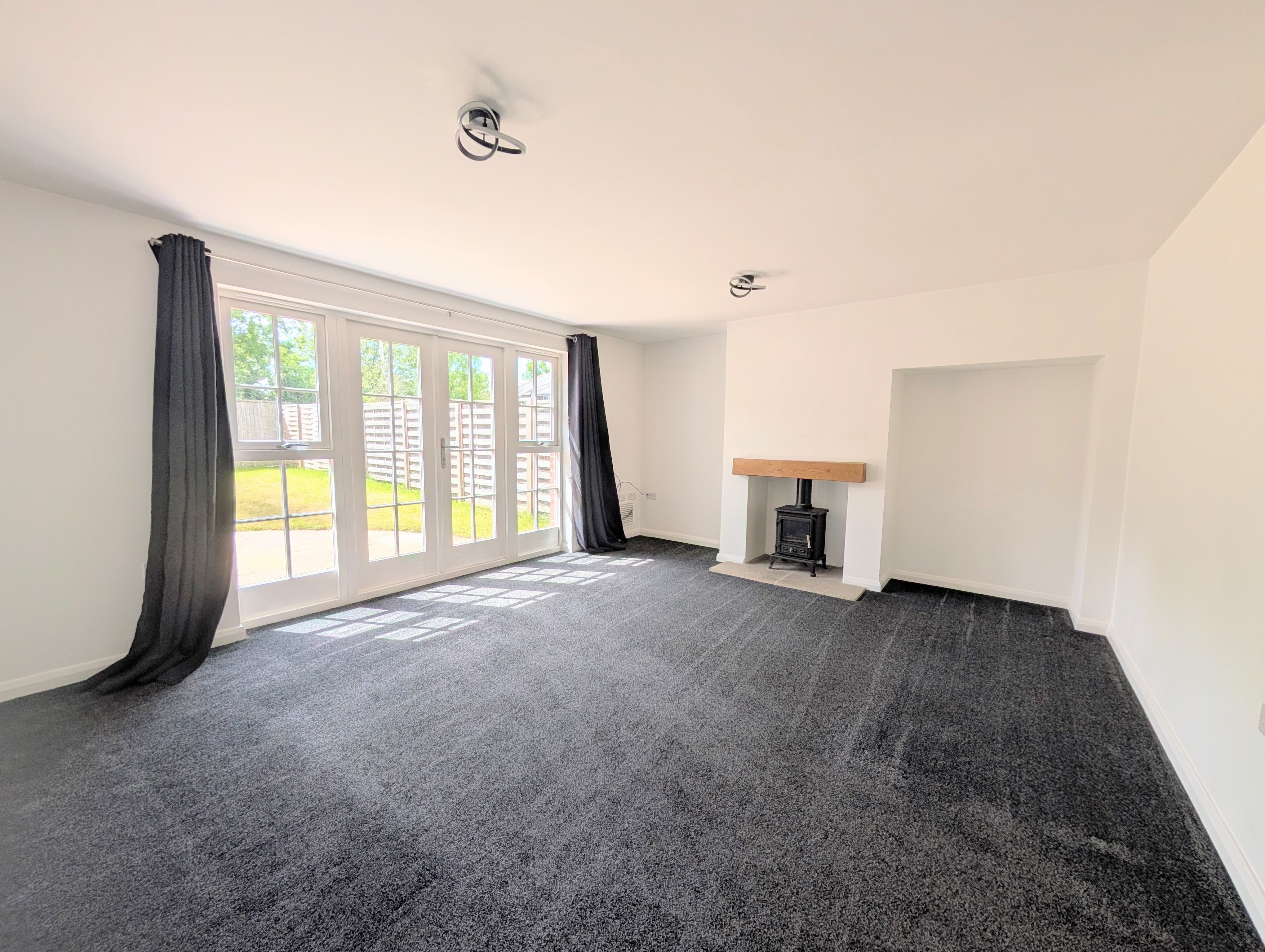 Flat Neston Road in Willaston