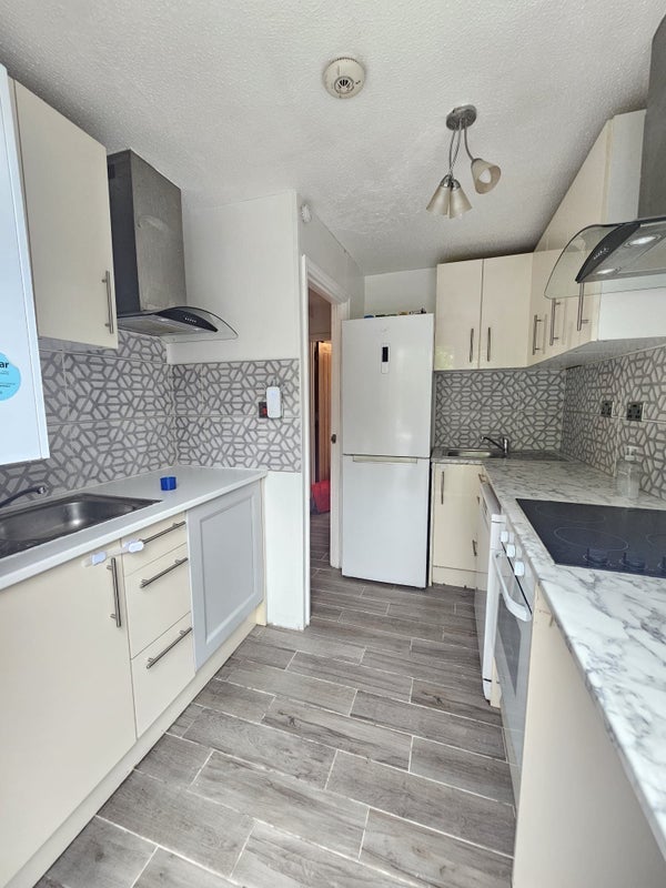 Room Ericcson Close in Greater London