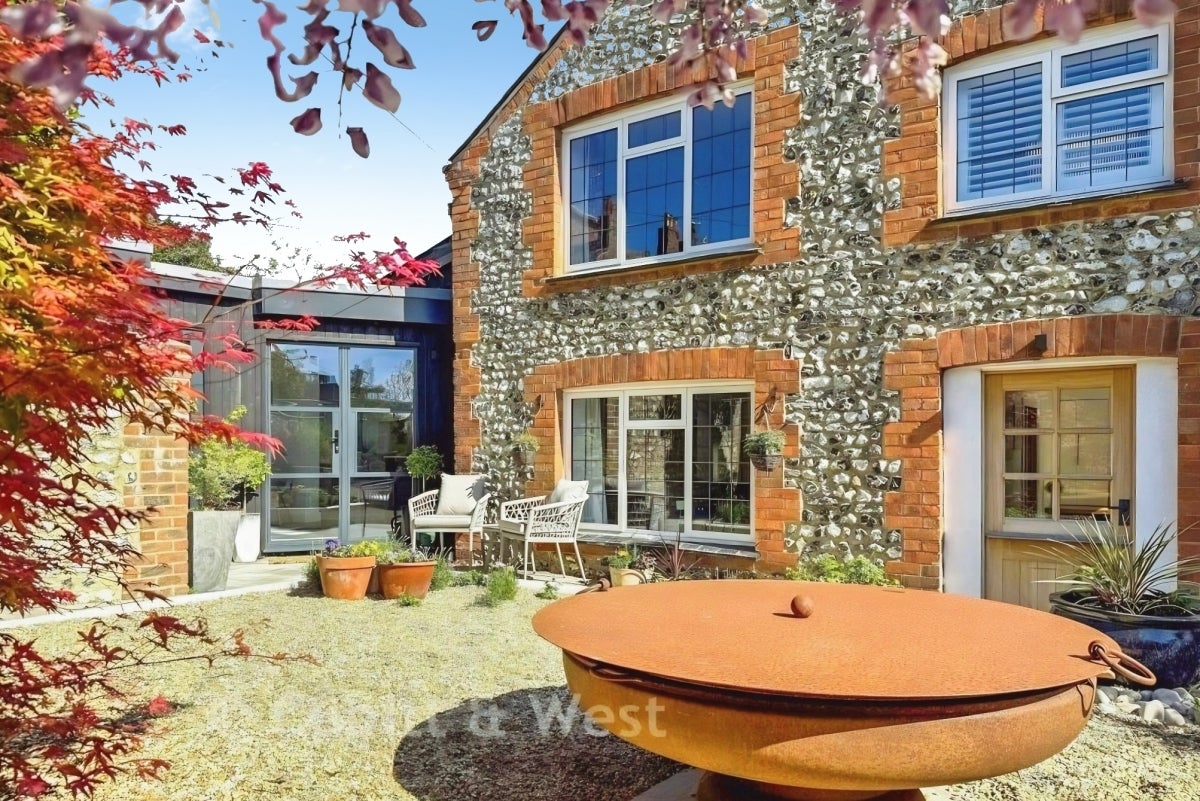 House Ford Road in Arun