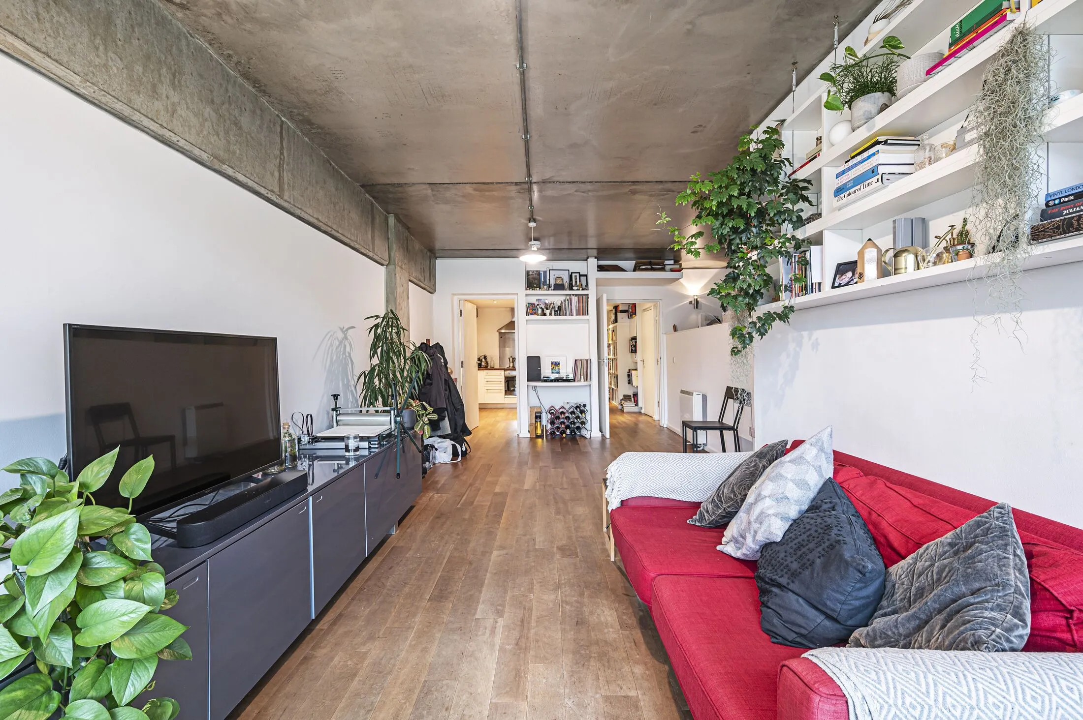 Flat Wenlock Road in Greater London