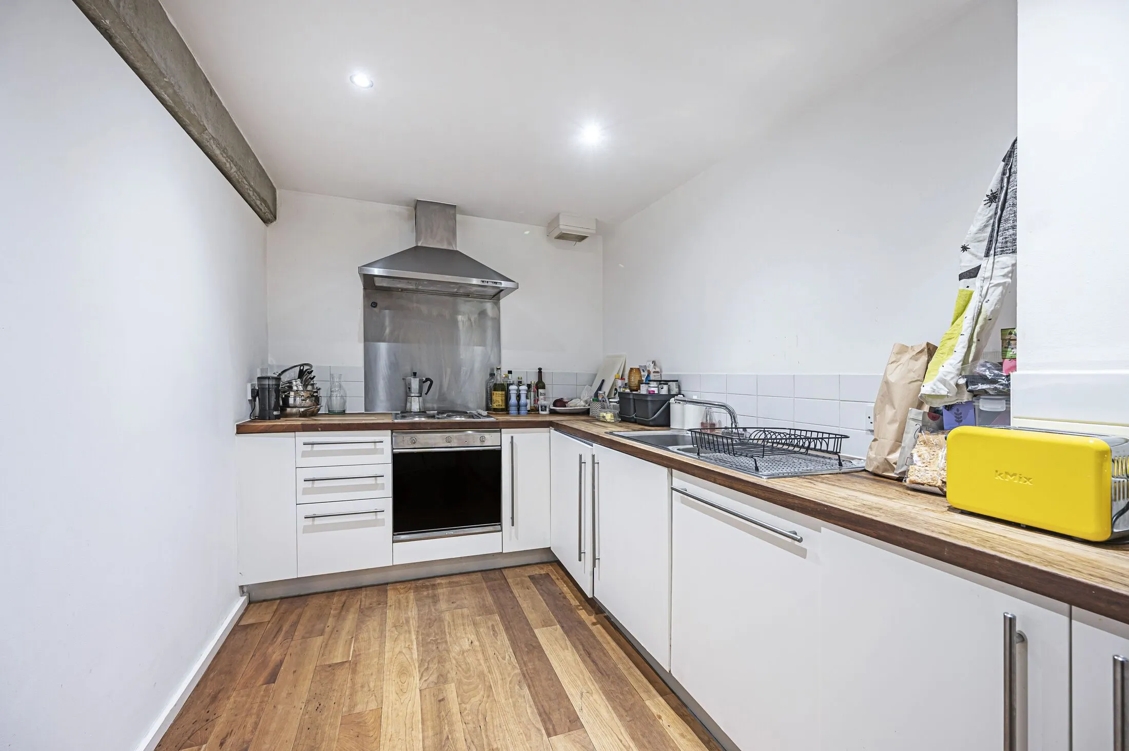 Flat Wenlock Road in Greater London