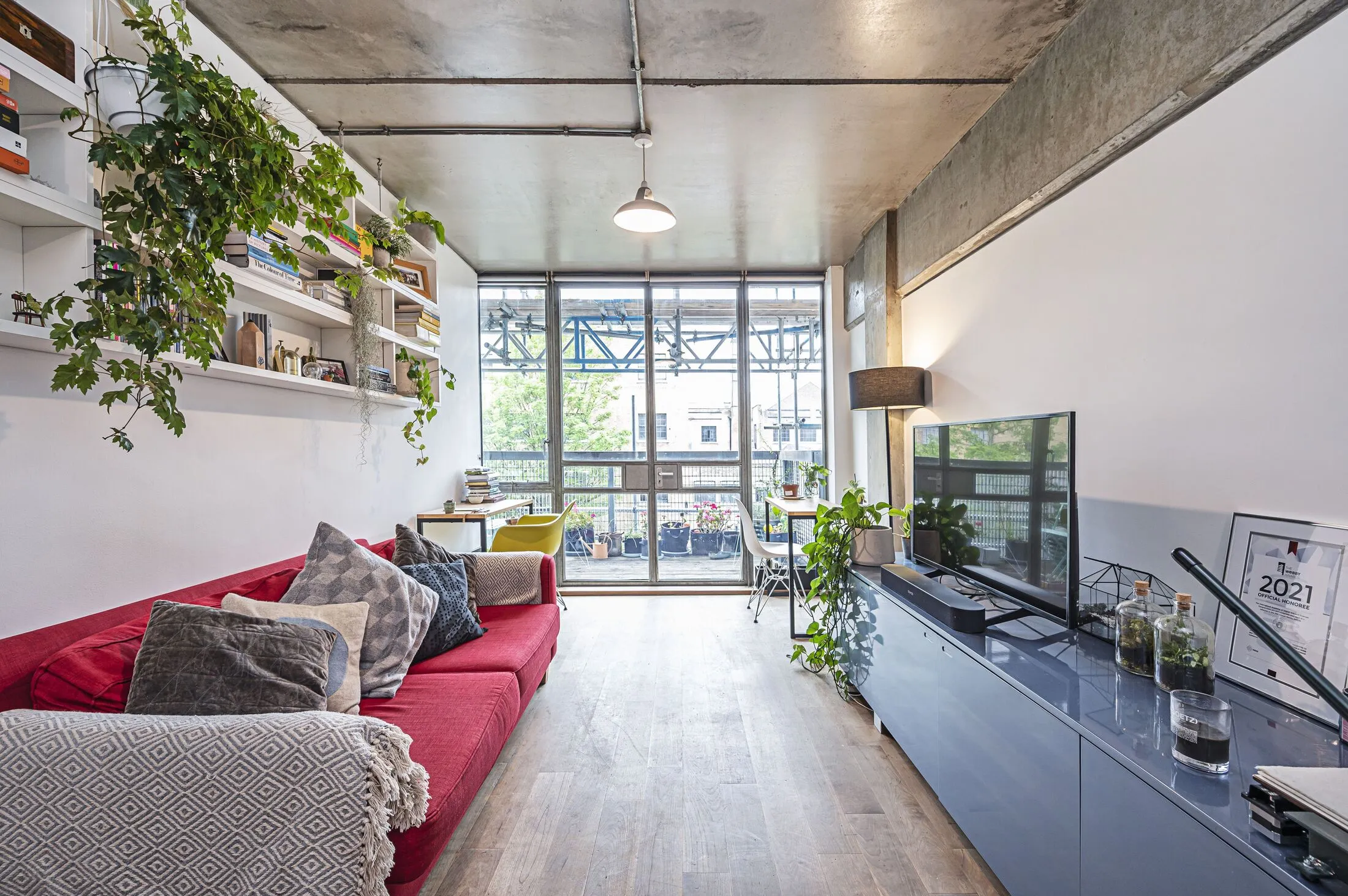 Flat Wenlock Road in Greater London