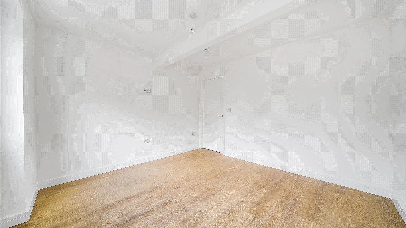 Flat St Albans Crescent in Greater London