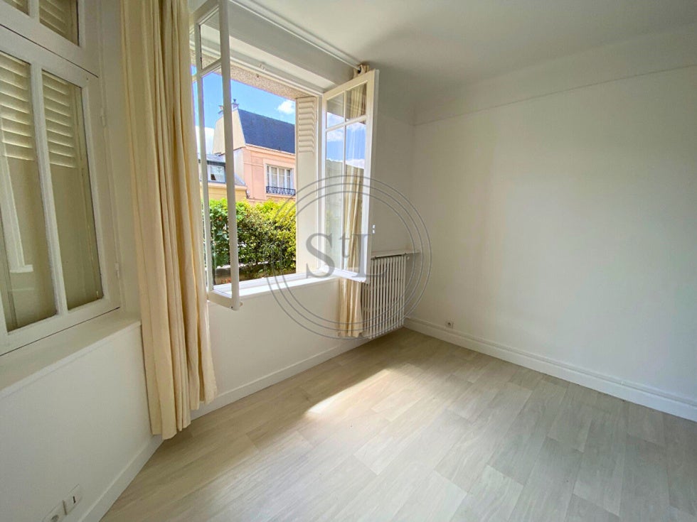 Flat Boulevard de la Reine in Versailles