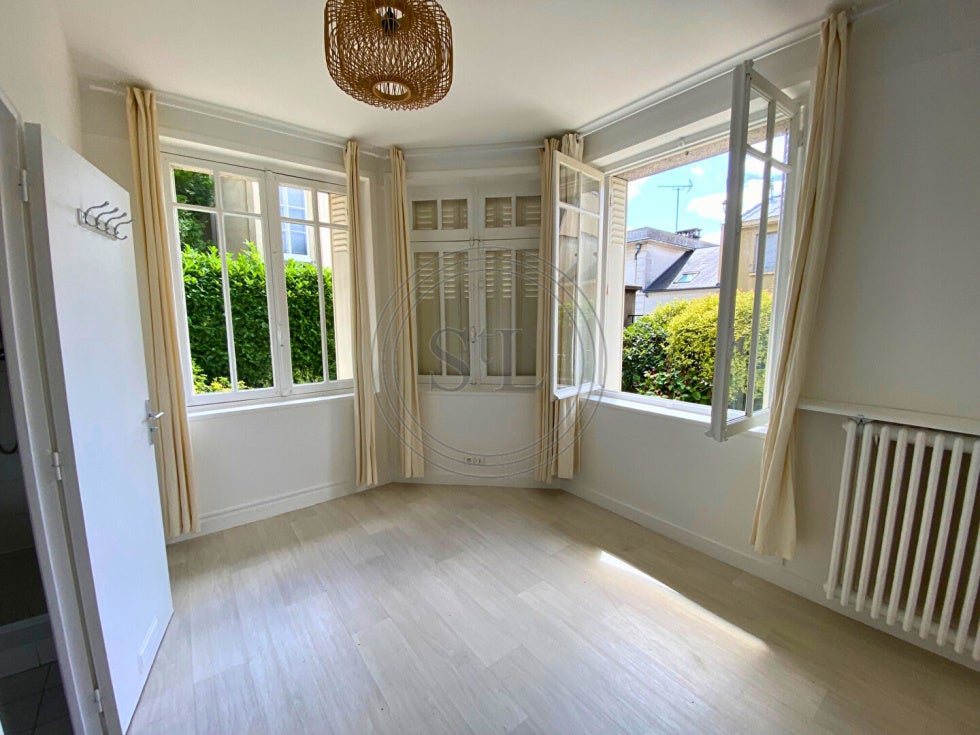 Flat Boulevard de la Reine in Versailles
