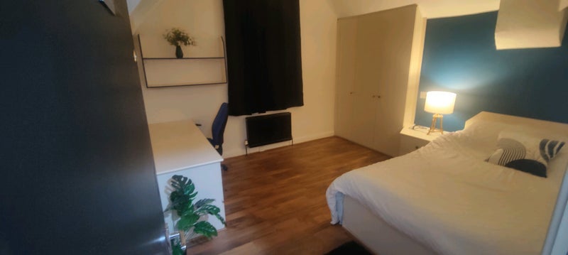 Room Otley Road in Leeds
