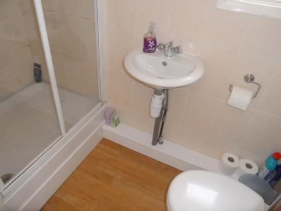 Room Greenvale Road in Greater London