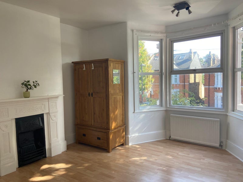 Room Greenvale Road in Greater London