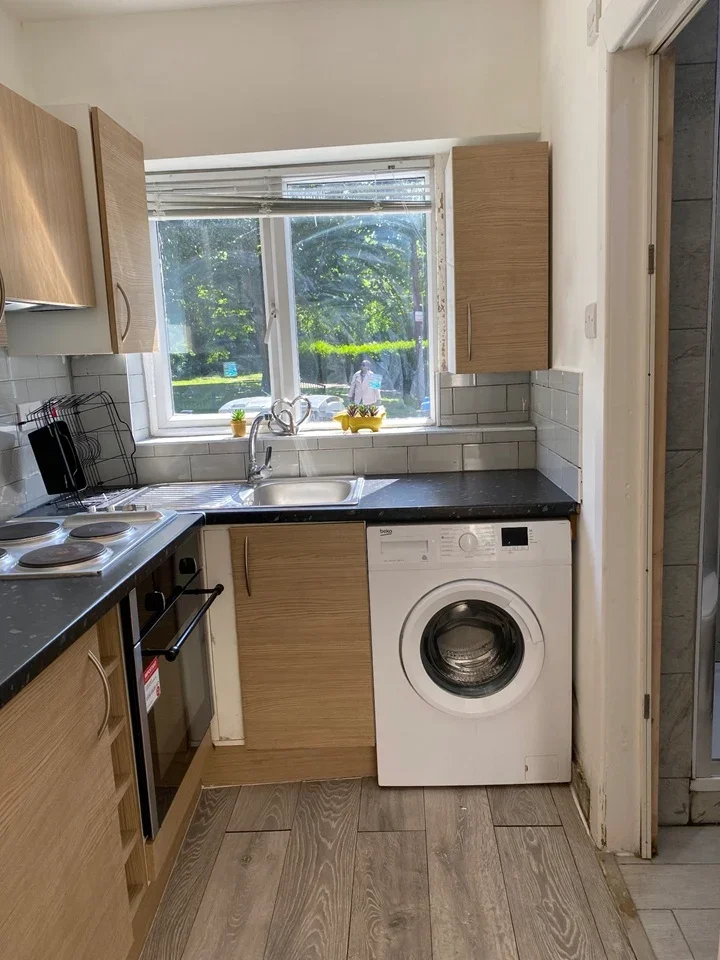 Flat Queensbury Road in Greater London
