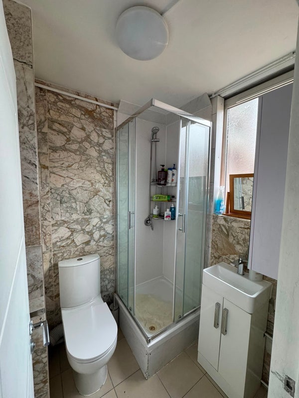 Room Shenfield Street in Greater London