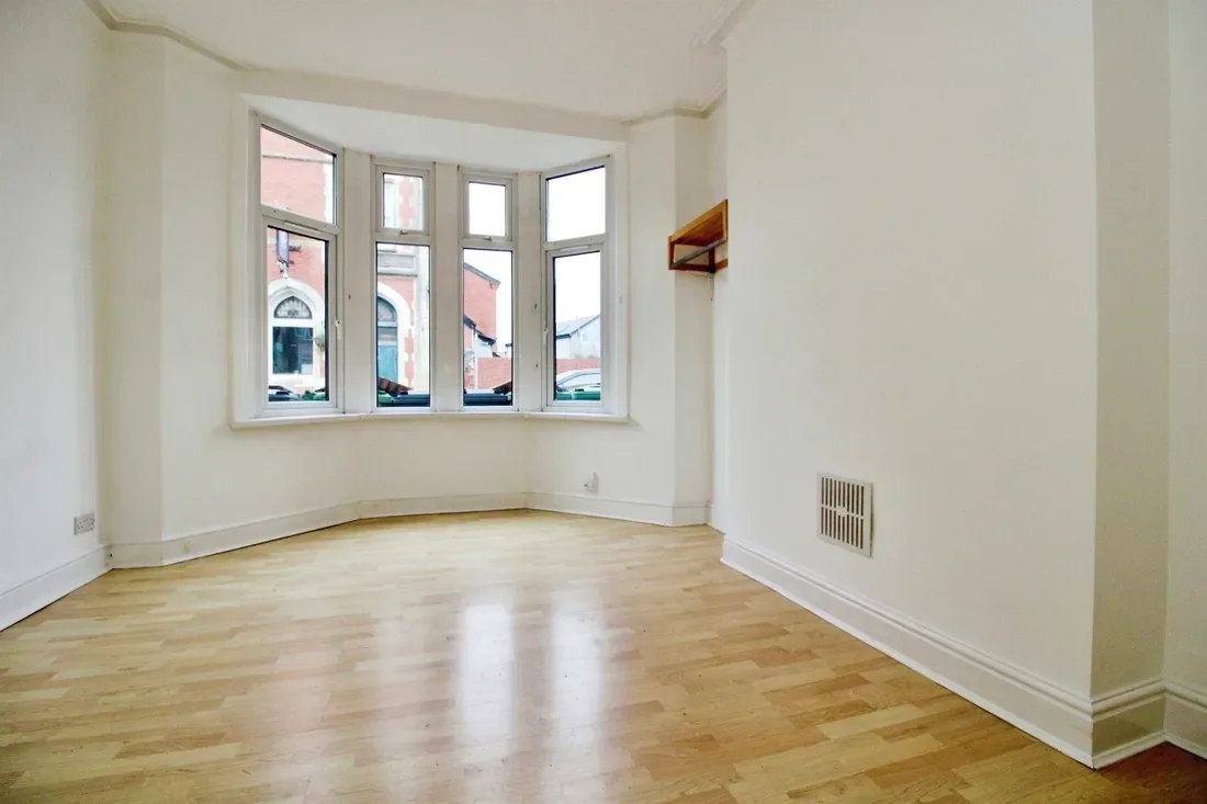 Flat Lansdowne Road in Cardiff