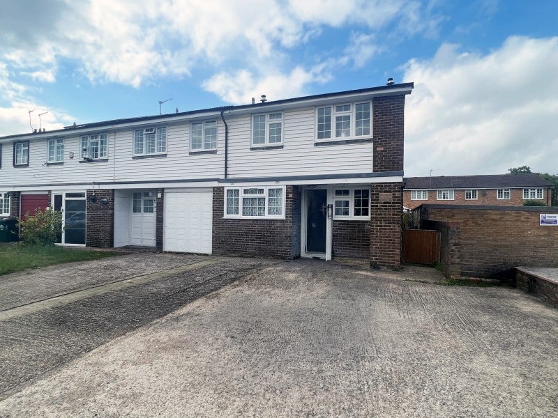 House Robin Way in Borough of Spelthorne