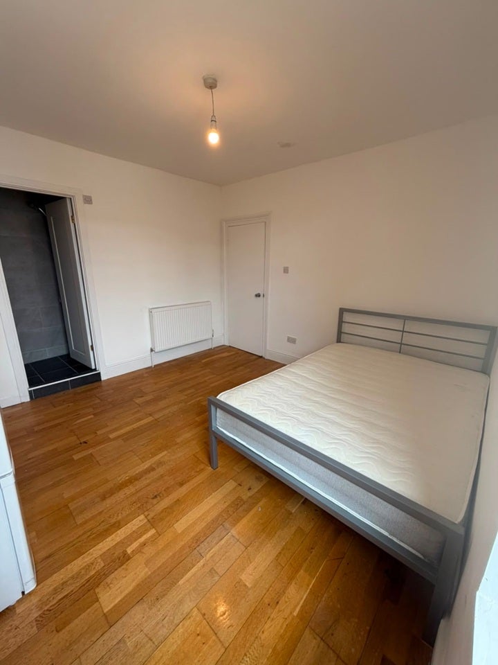 Room Mineral Street in Greater London