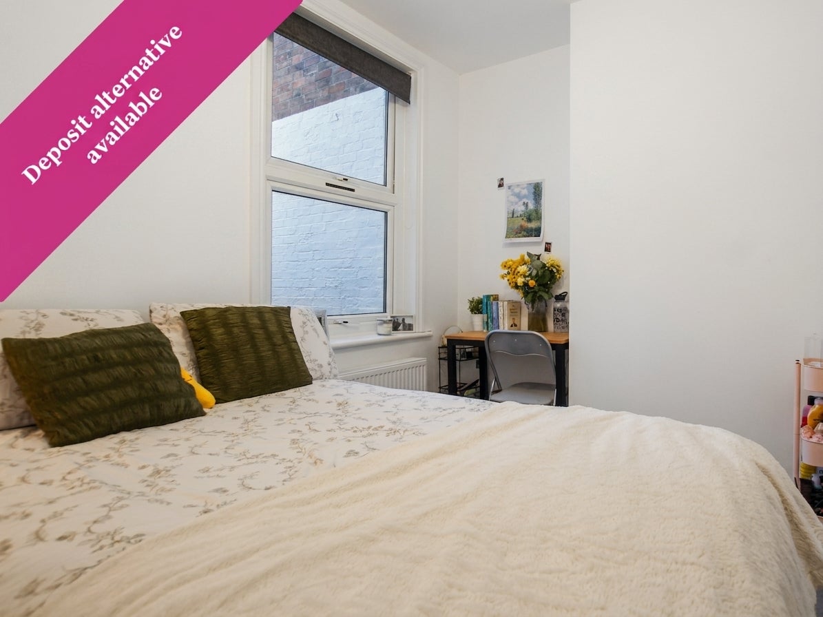 Room Salisbury Road in Gloucester