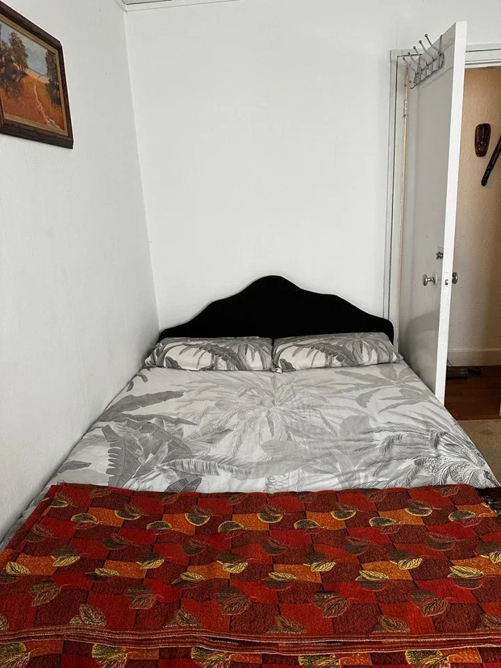 Room Wright Road in Greater London