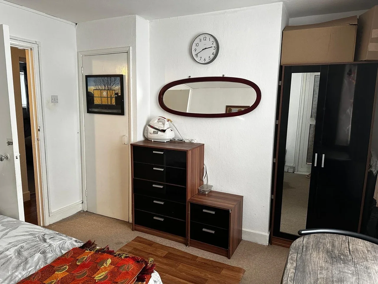 Room Wright Road in Greater London