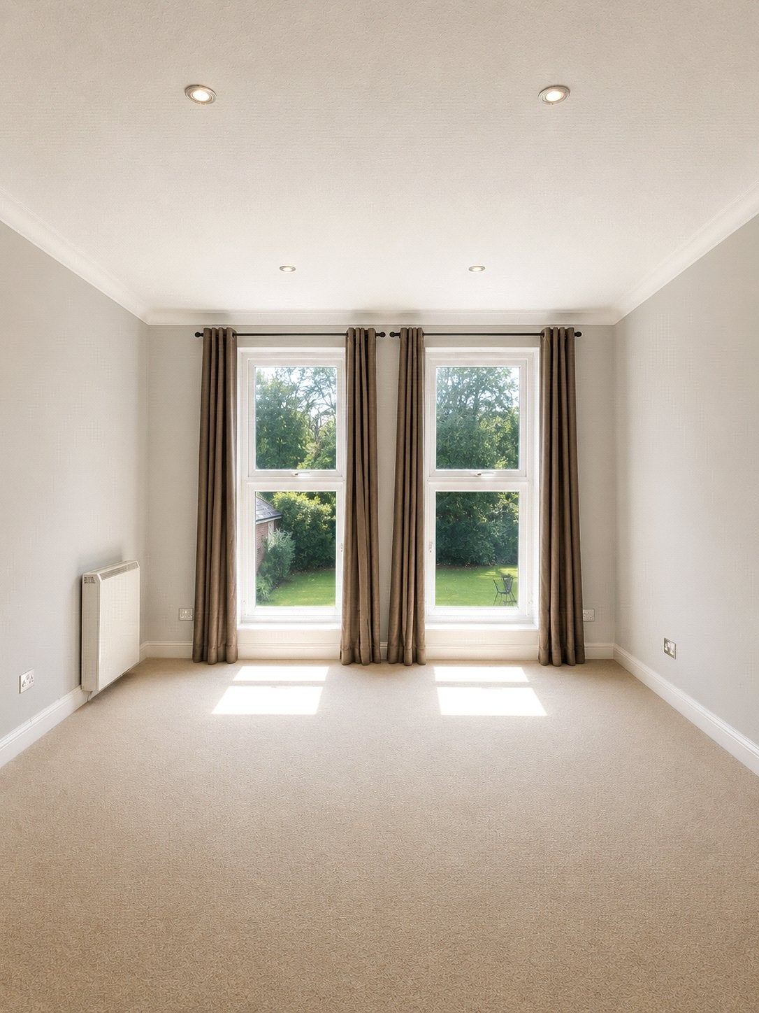 Flat Burfield Road in Old Windsor