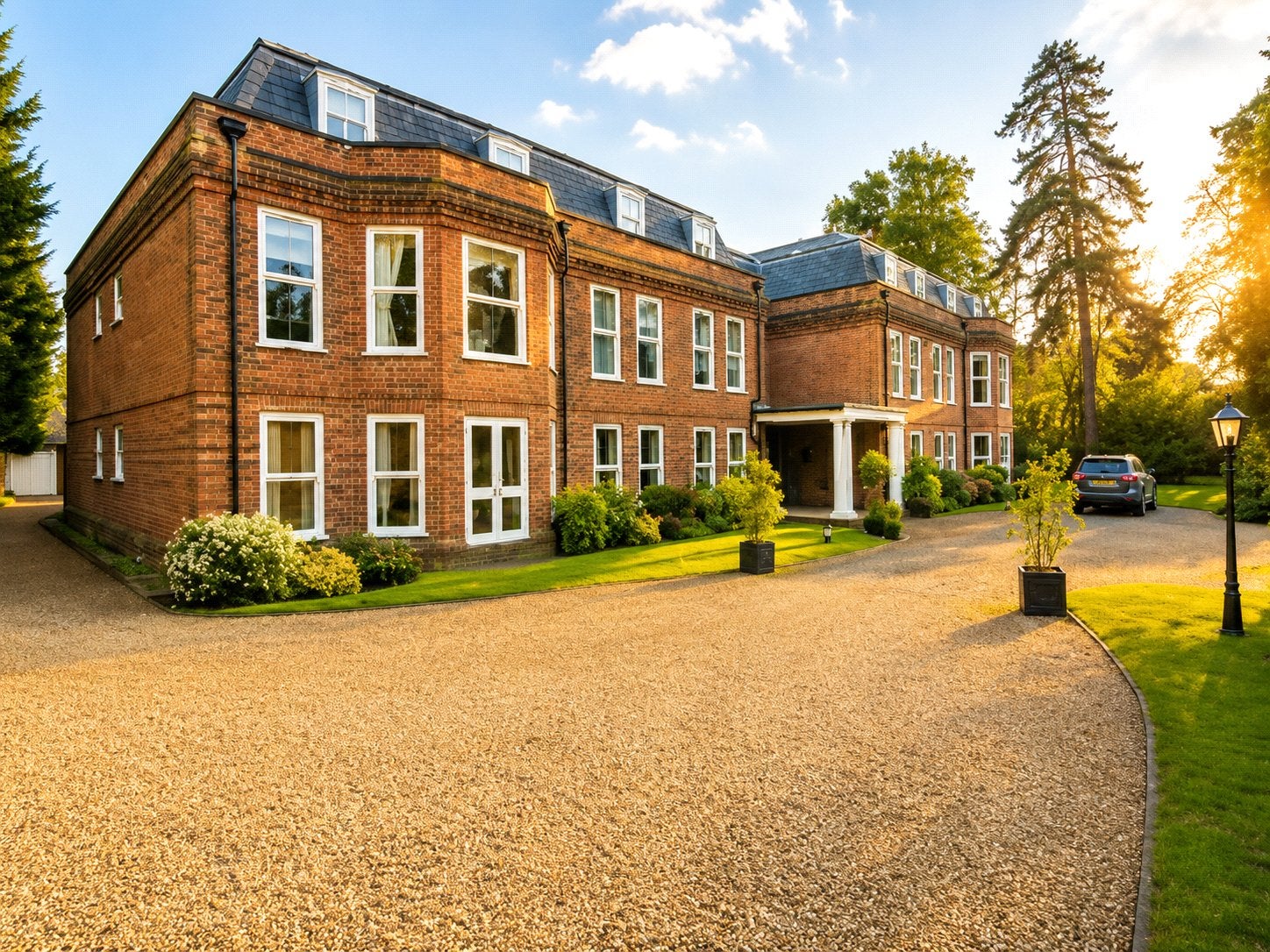 Flat Burfield Road in Old Windsor
