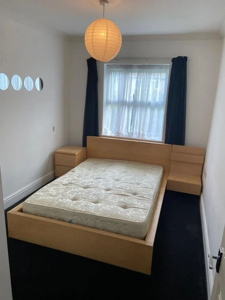 Flat Bedfont Close in Greater London