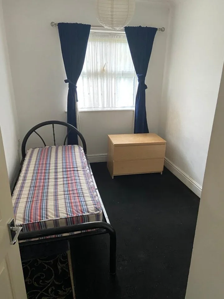 Flat Bedfont Close in Greater London