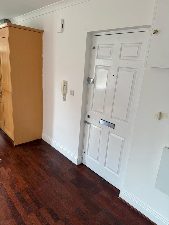 Flat Bedfont Close in Greater London