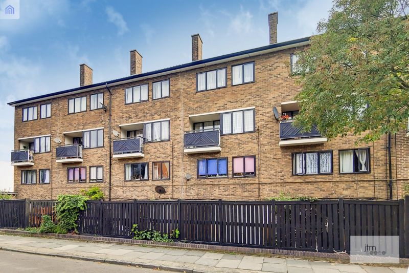 Flat Dalmeny Avenue in Greater London