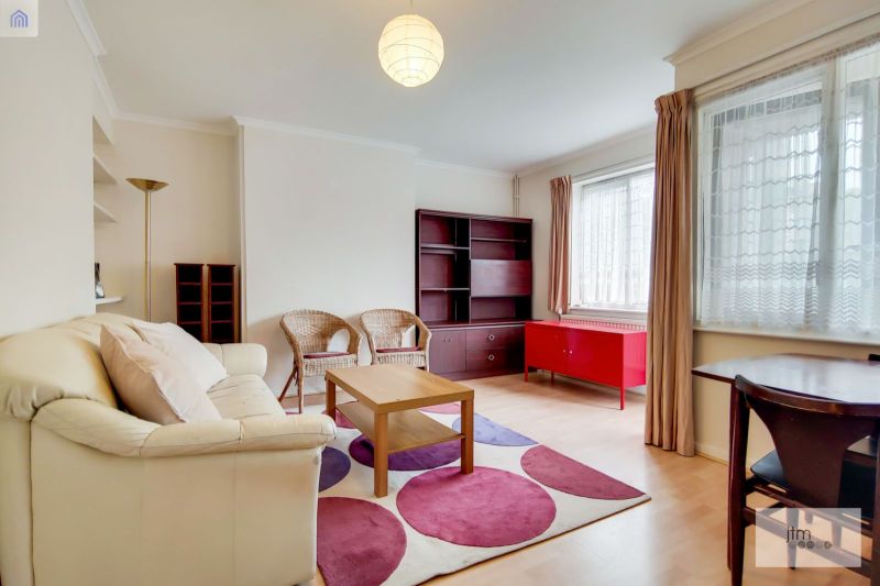Flat Dalmeny Avenue in Greater London
