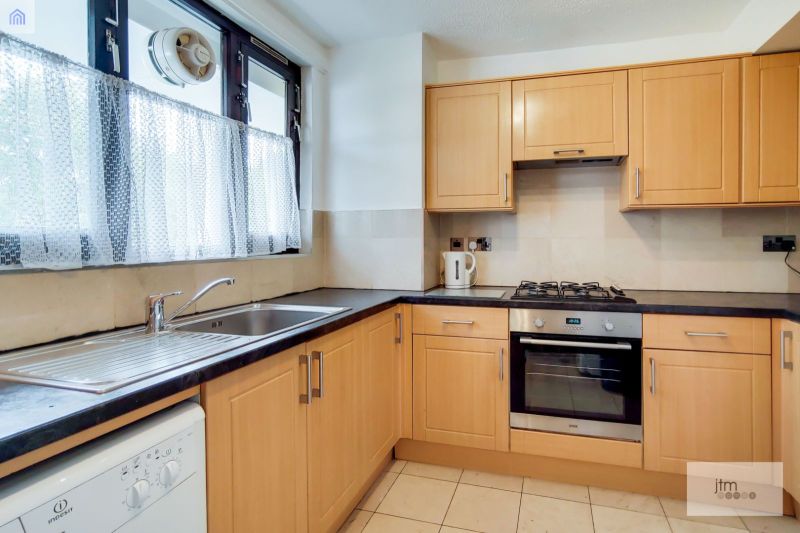 Flat Dalmeny Avenue in Greater London