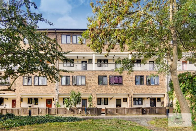 Flat Dalmeny Avenue in Greater London