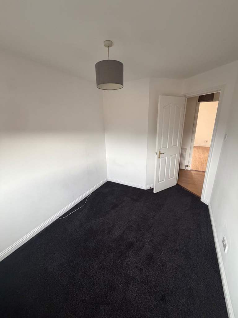 Flat Ladysmill Court in Falkirk