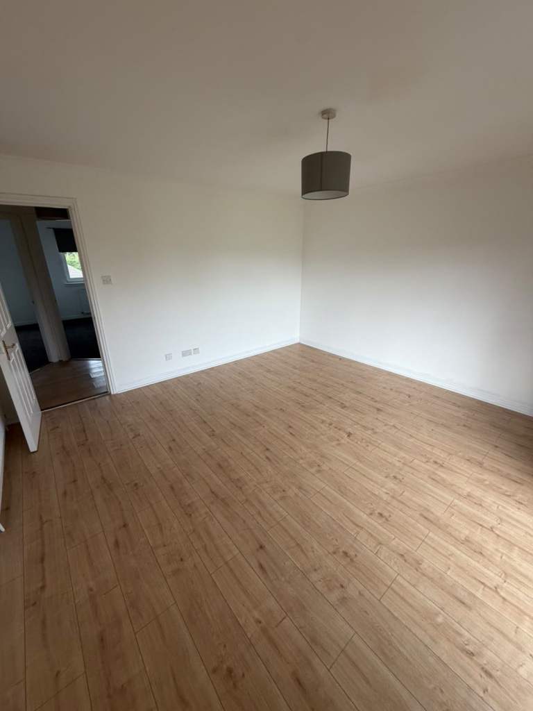 Flat Ladysmill Court in Falkirk
