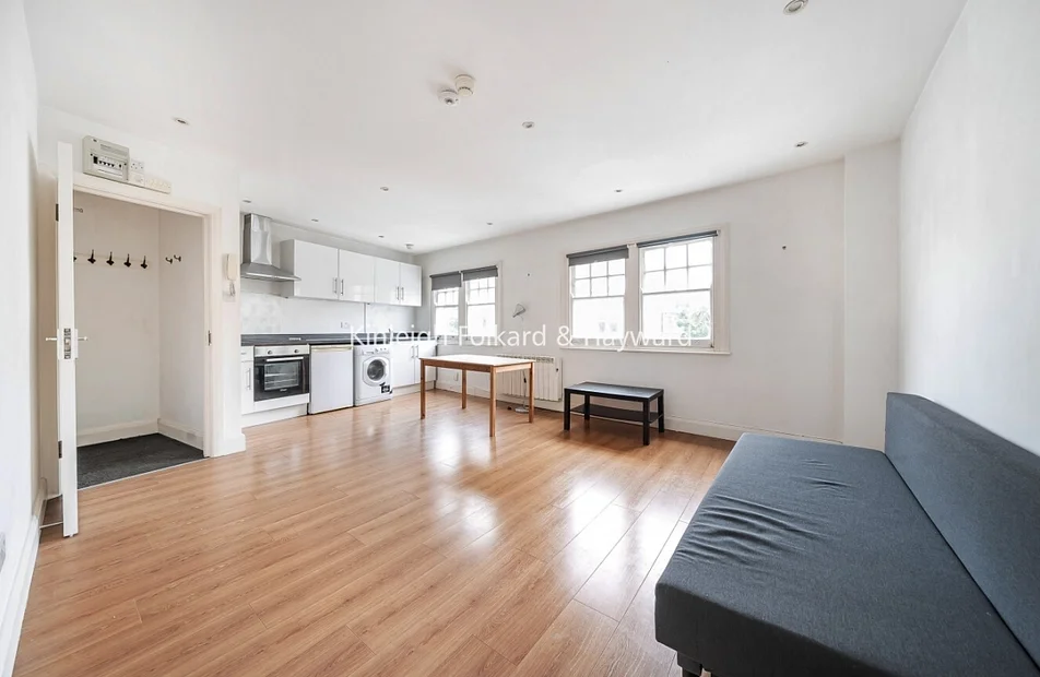 Flat Elder Avenue in Greater London