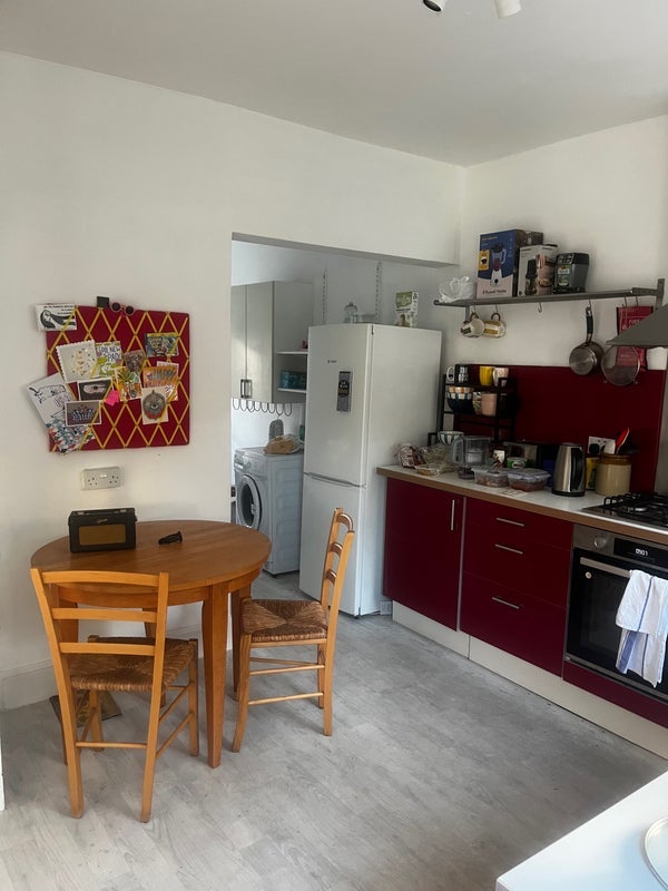 Room Tudor Road in Bristol