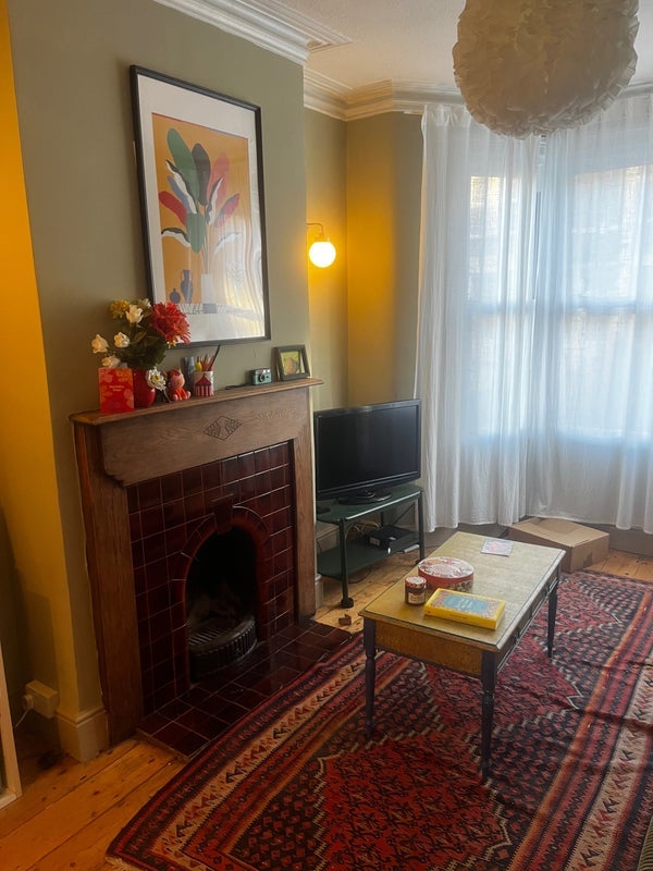 Room Tudor Road in Bristol