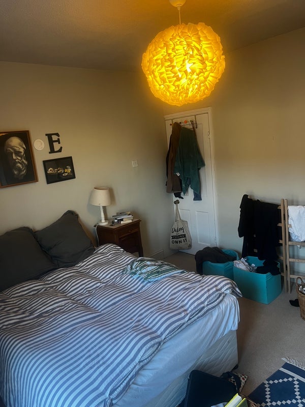 Room Tudor Road in Bristol