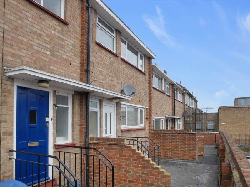 Flat Twydall Green in Rainham