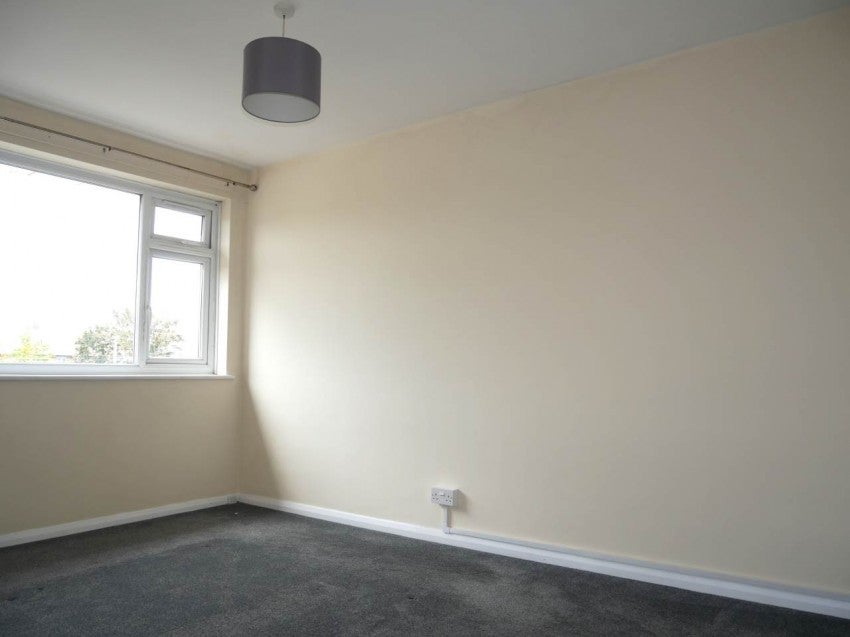 Flat Twydall Green in Rainham