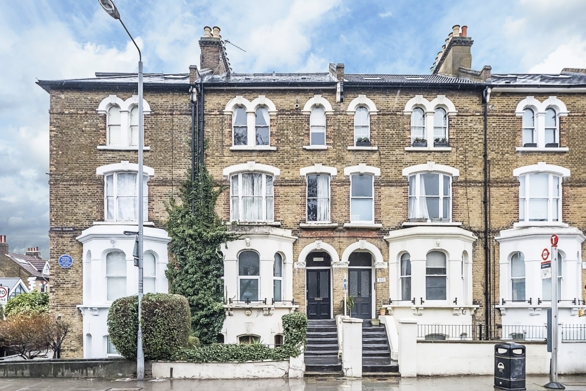 Flat Trinity Road in Greater London