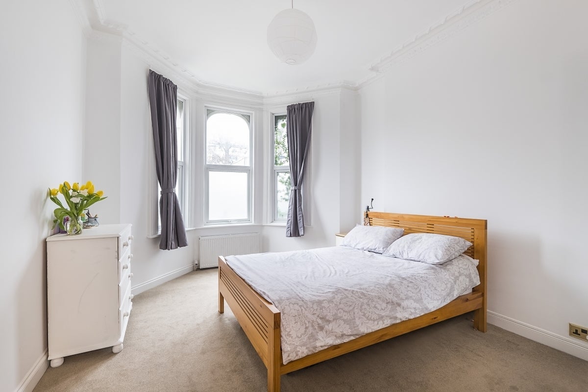 Flat Trinity Road in Greater London