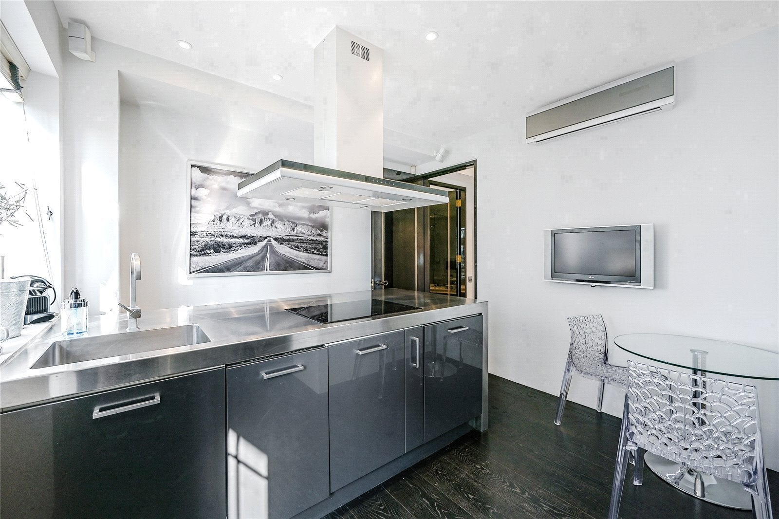Flat Sloane Street in Greater London