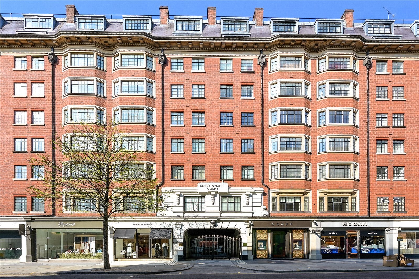 Flat Sloane Street in Greater London