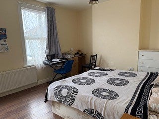 Room Erskine Road in Greater London