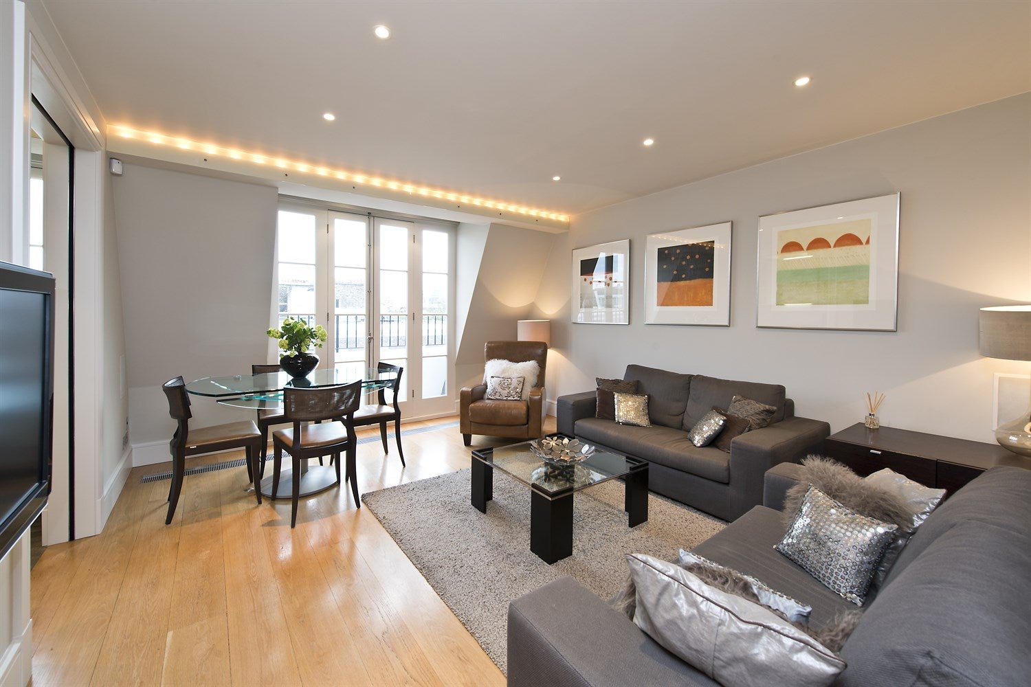Flat Cornwall Gardens in Greater London