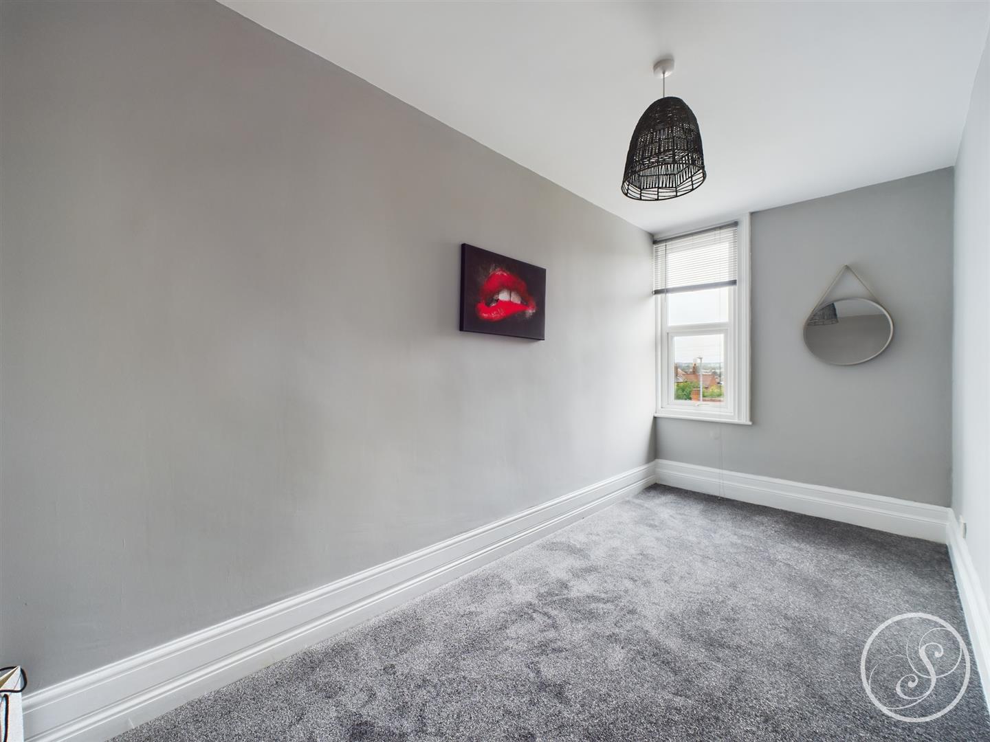 Flat Hollyshaw Street in Leeds
